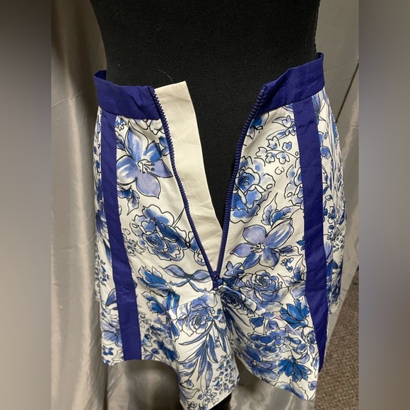Cameo Blue and White Garment - Picture 10 of 12